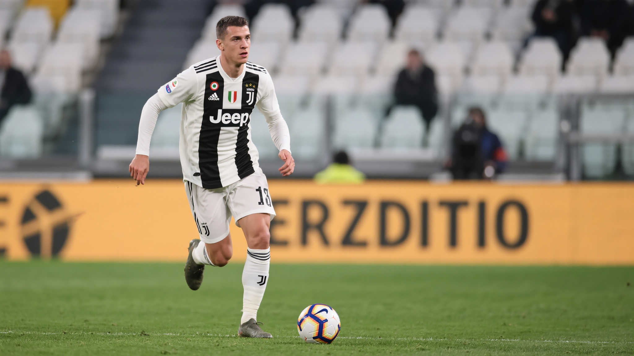 明了他对球 明了他对球